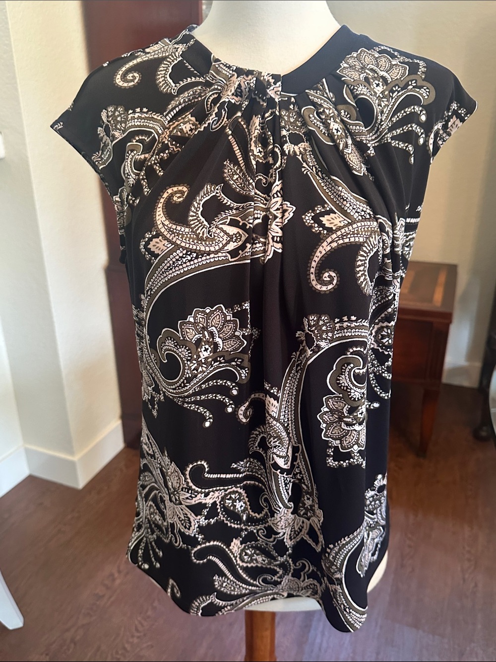 Liz Claiborne Black and Cream Paisley Cap-Sleeve Blouse